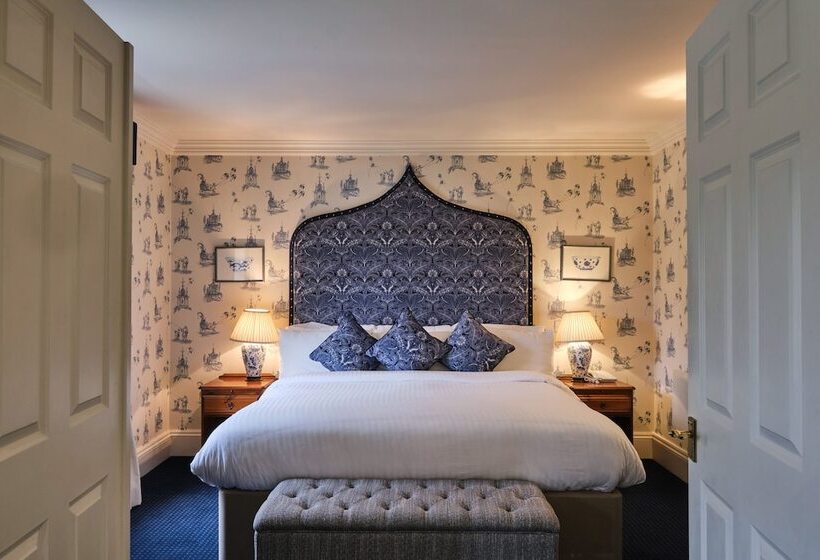 هتل New House Country