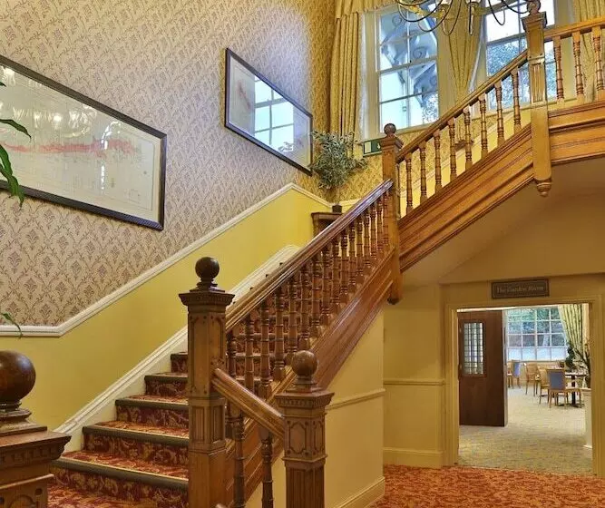 酒店 Reigate Manor