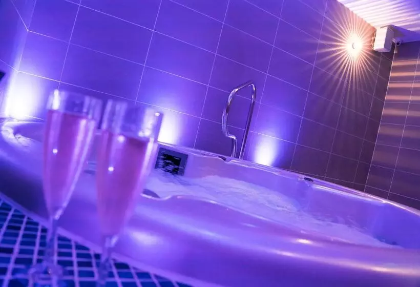 Worcester Bank House Hotel Spa & Golf; Bw Premier Collection