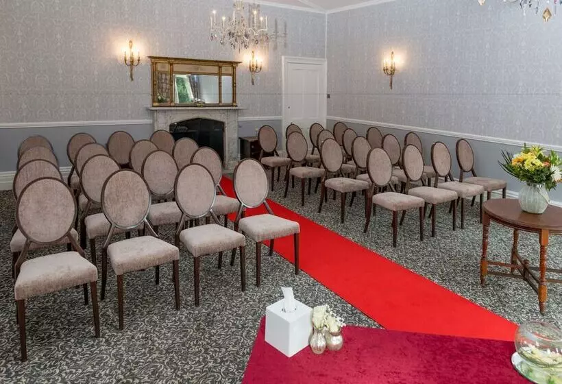 فندق Flitwick Manor