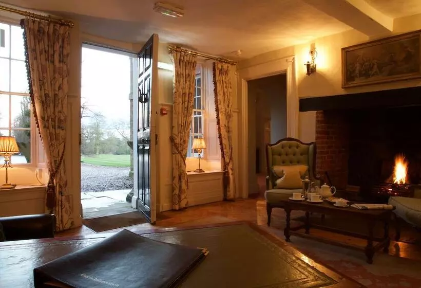 فندق Flitwick Manor