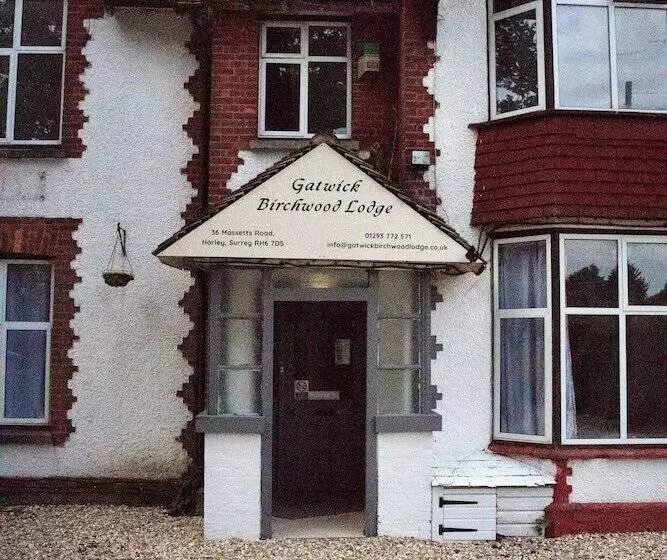 Отель Gatwick Birchwood Lodge