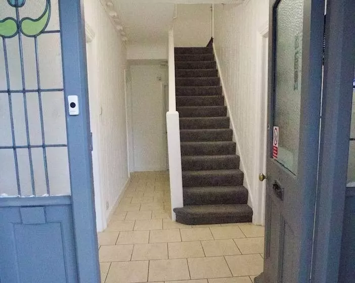 Отель Gatwick Birchwood Lodge