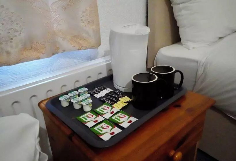 Отель Gatwick Birchwood Lodge