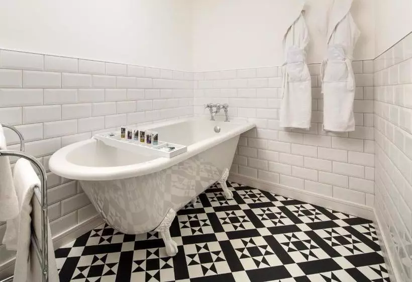 Отель Mercure Burton Upon Trent Newton Park