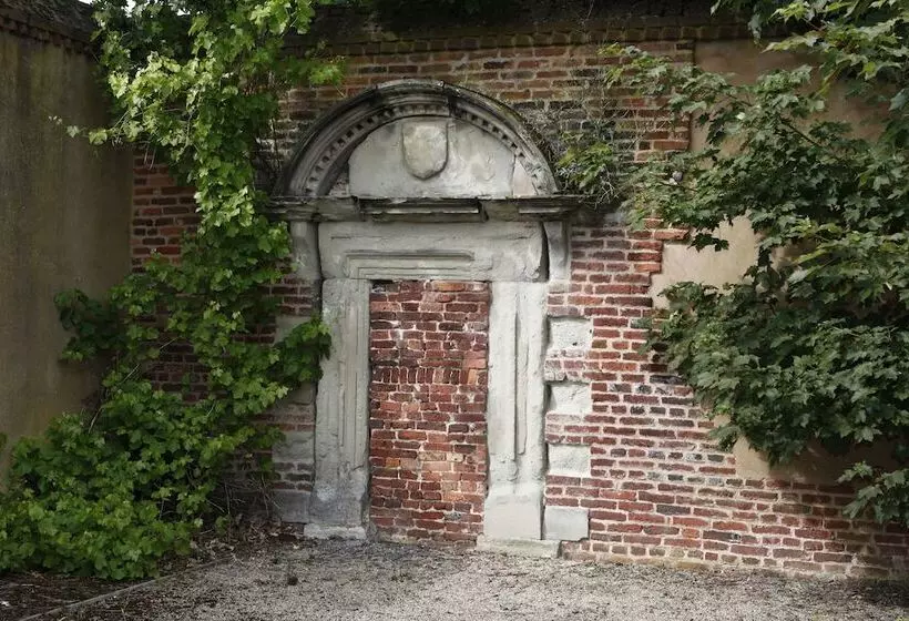 Отель Telford Madeley Court