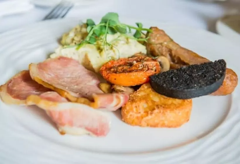 Отель The Coedymwstwr