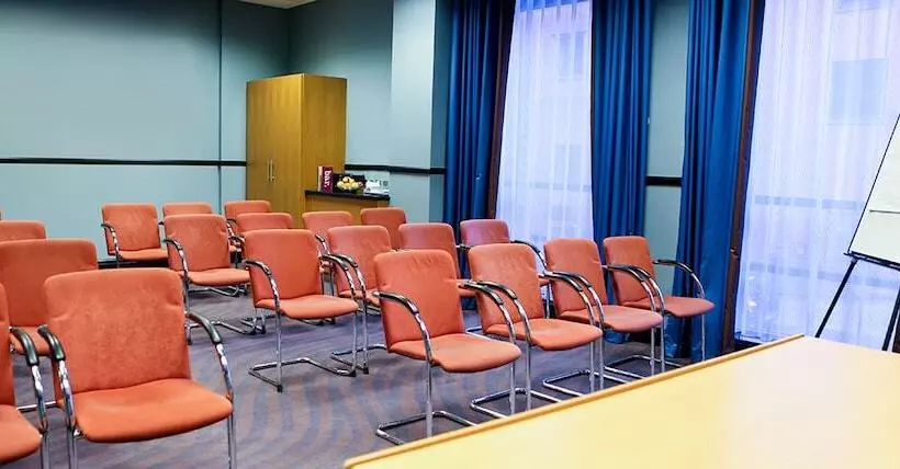 Отель Leonardo Manchester Central