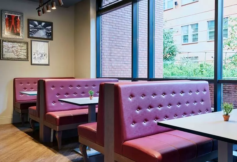 Отель Leonardo Manchester Central