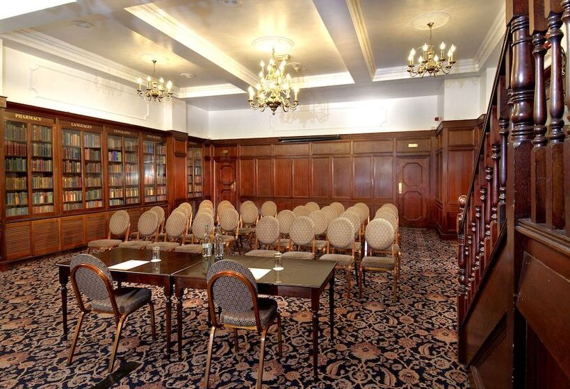 هتل The Imperial Crown