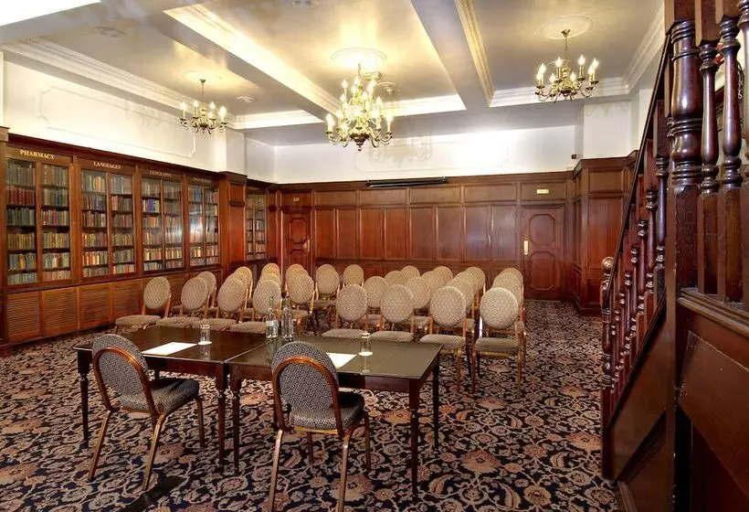 בית מלון כפרי The Imperial Crown