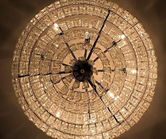 هتل The Imperial Crown