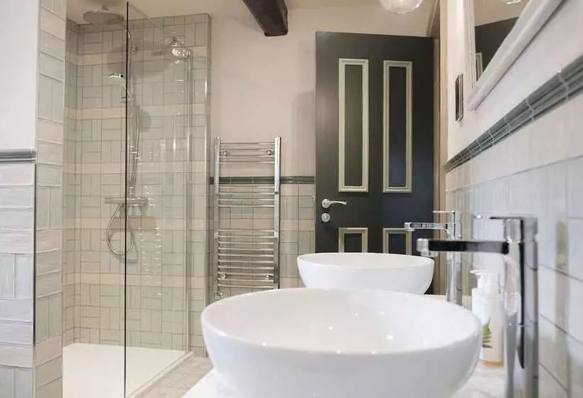 Отель The Methuen Arms