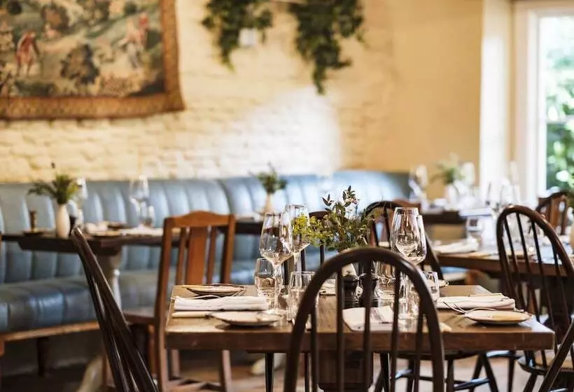 Отель The Methuen Arms