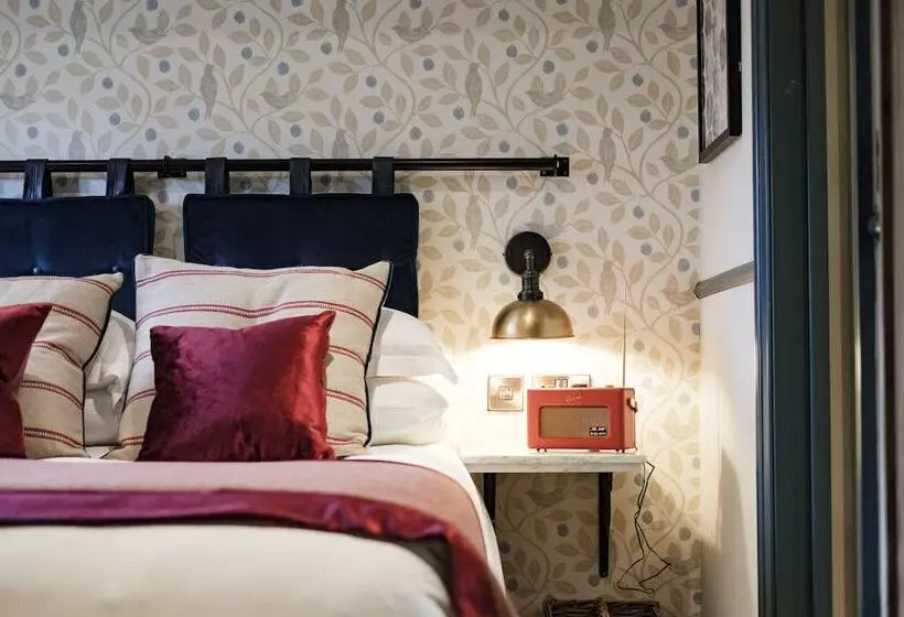 Отель The Methuen Arms