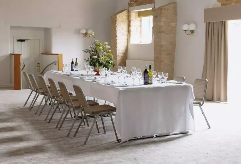 בית מלון כפרי Voco Oxford Thames, An Ihg