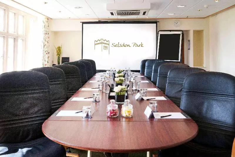 호텔 Birch Selsdon