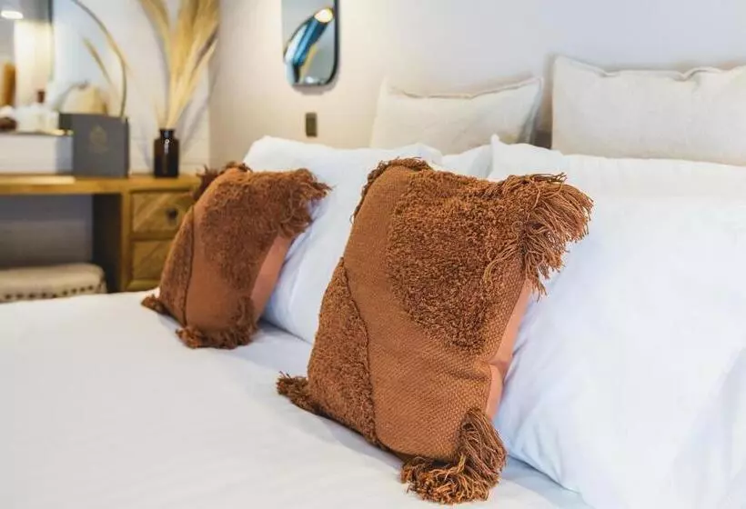 Отель The Wild Hare