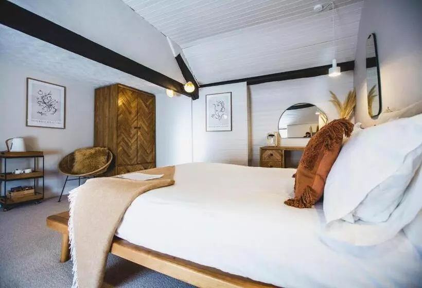 Отель The Wild Hare