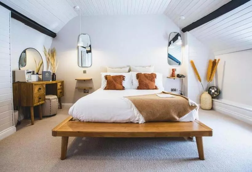 Отель The Wild Hare