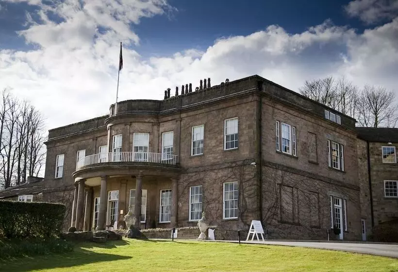 Wood Hall Hotel & Spa