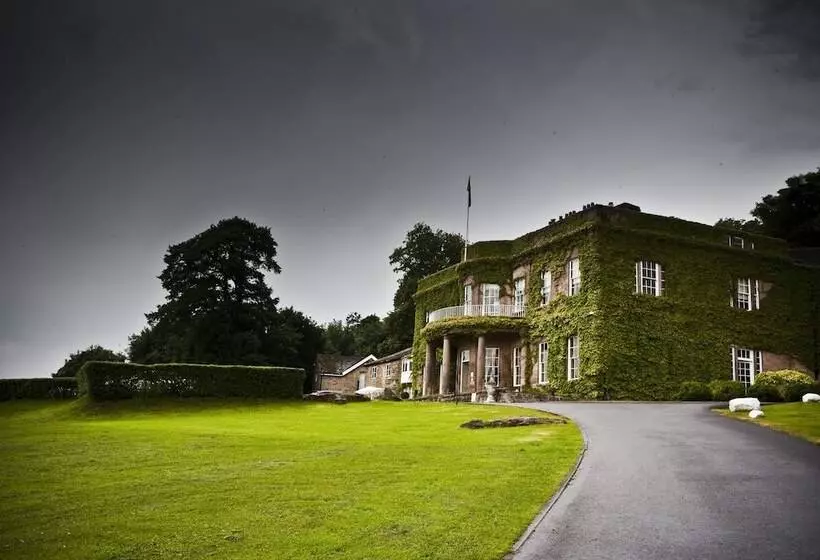 Wood Hall Hotel & Spa