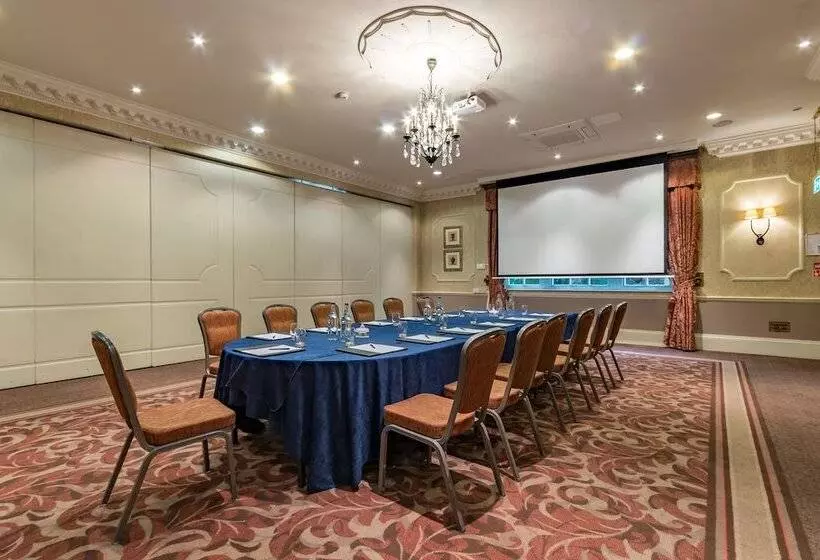 Wood Hall Hotel & Spa