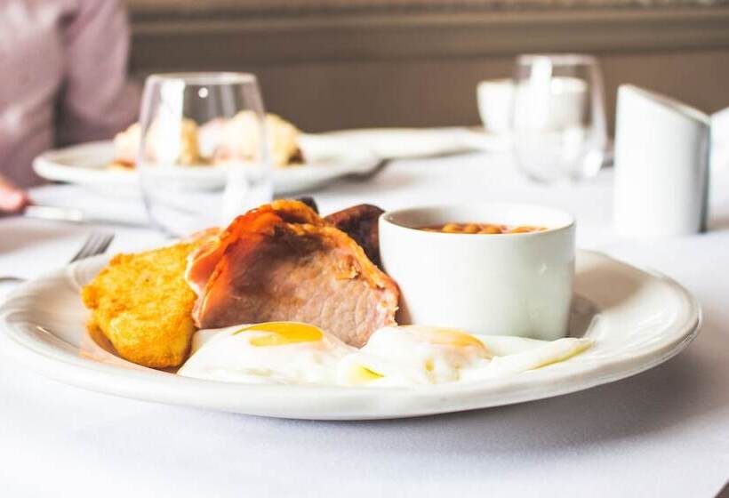 Wood Hall Hotel & Spa