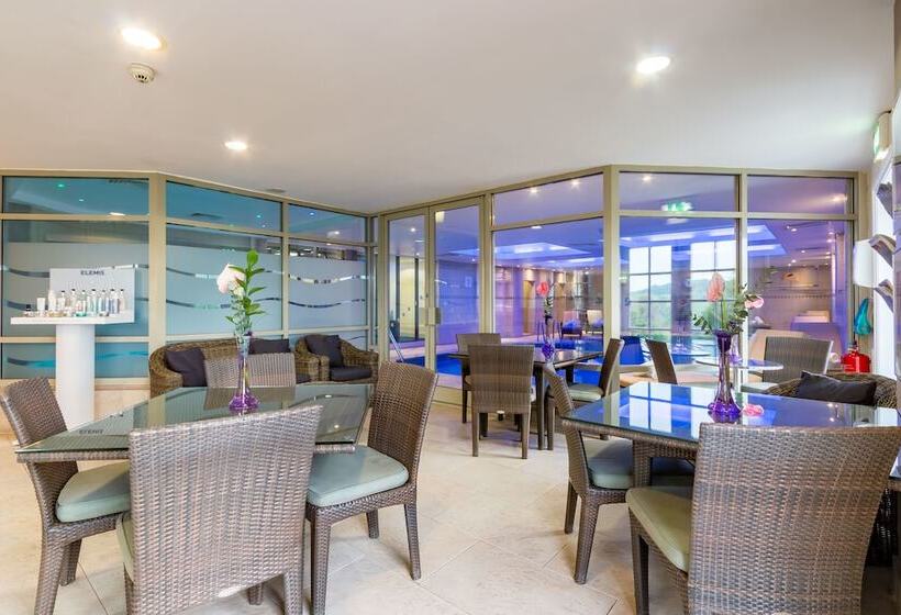 Wood Hall Hotel & Spa