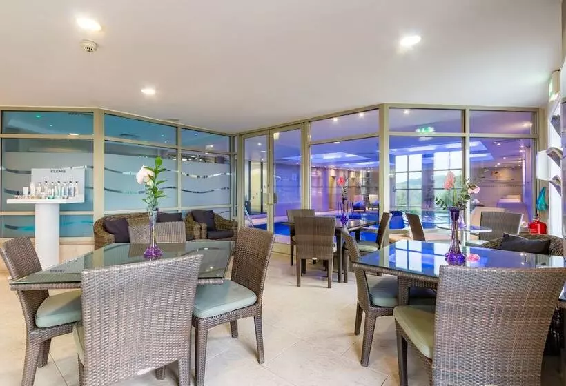 Wood Hall Hotel & Spa