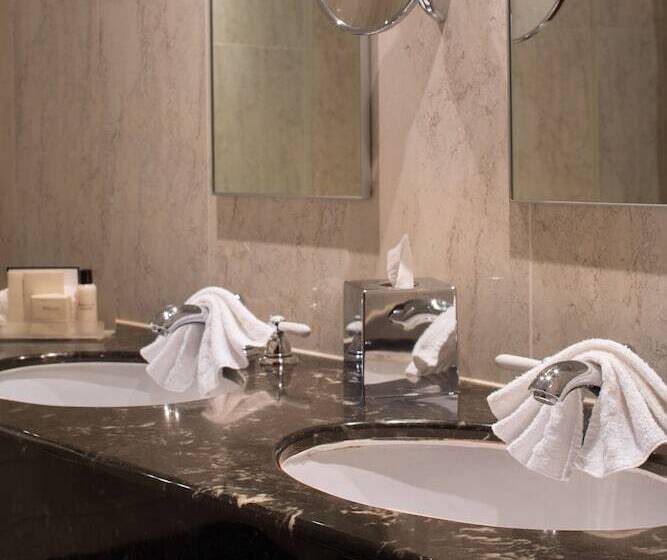 Wood Hall Hotel & Spa