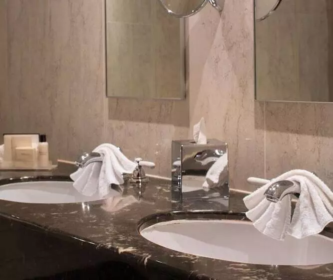 Wood Hall Hotel & Spa