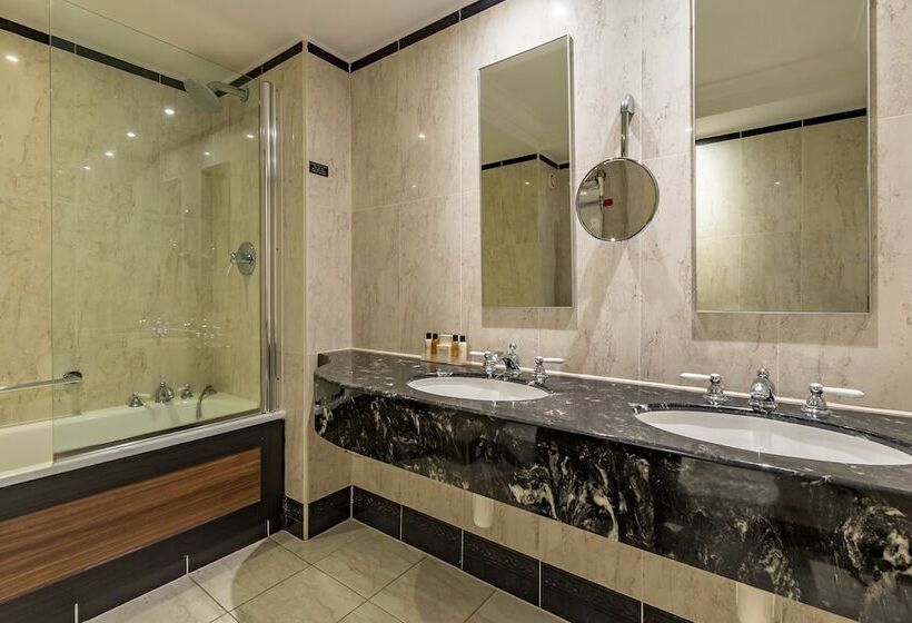 Wood Hall Hotel & Spa