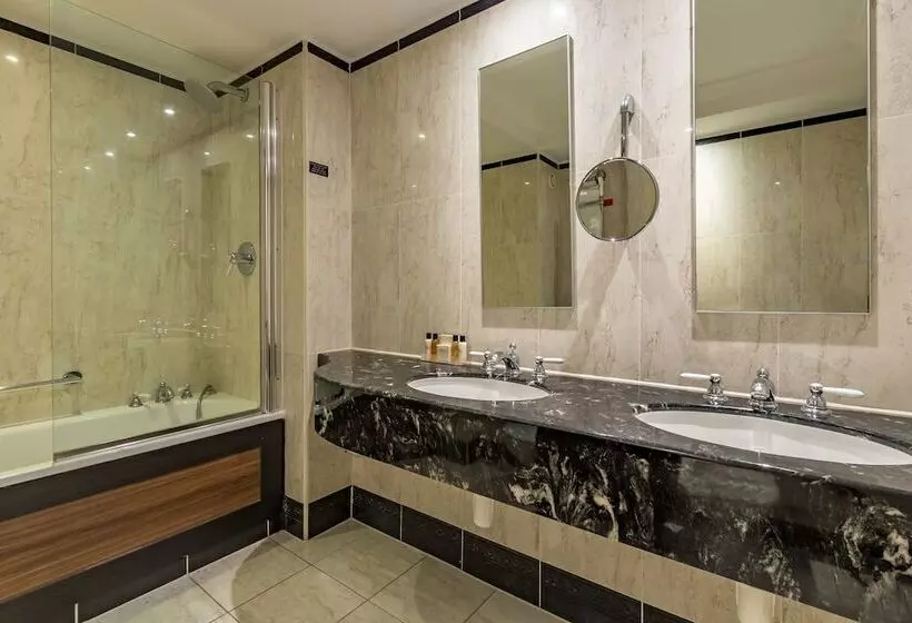 Wood Hall Hotel & Spa