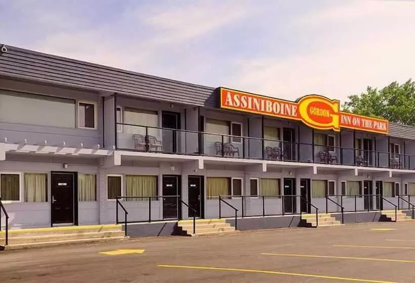 هتل Assiniboine Gordon Inn On The Park