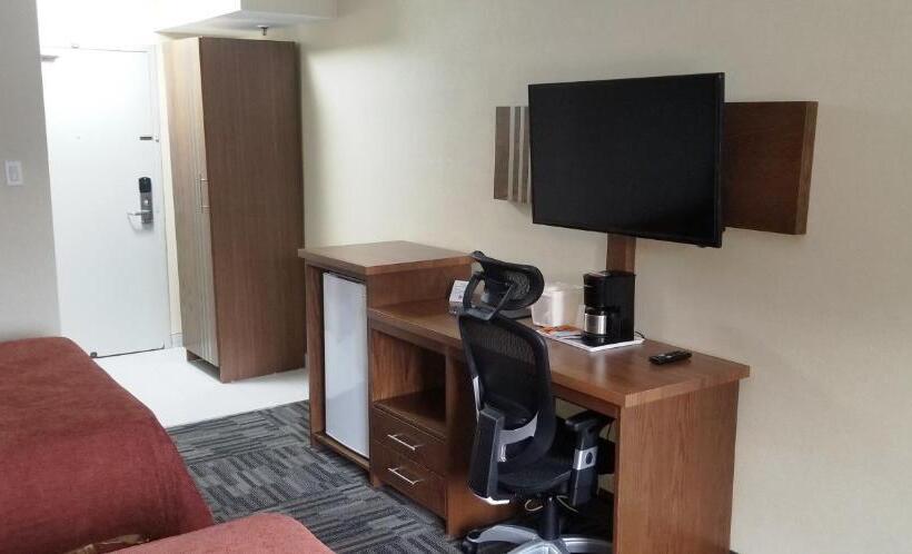 هتل Baymont By Wyndham Montreal Airport