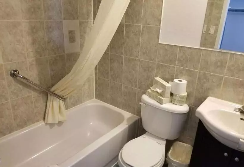 Отель Baymont By Wyndham Montreal Airport