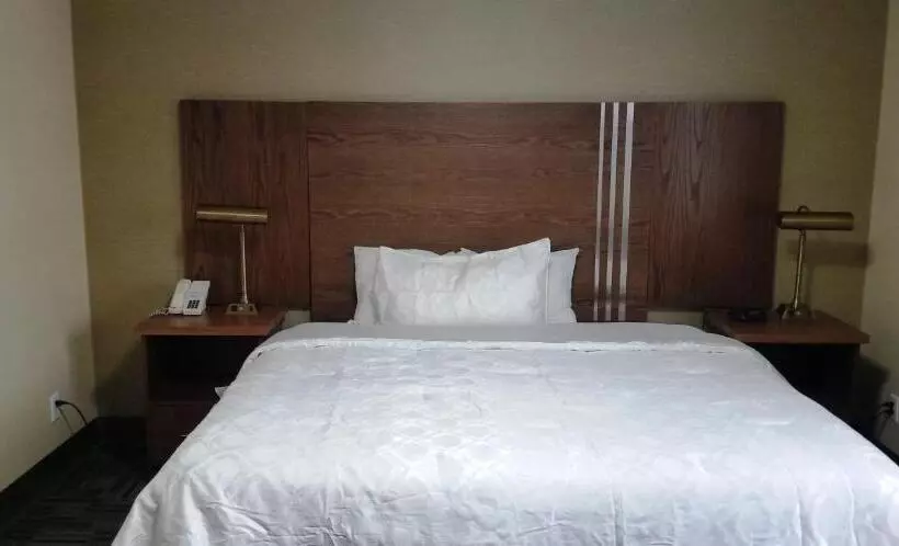 Отель Baymont By Wyndham Montreal Airport