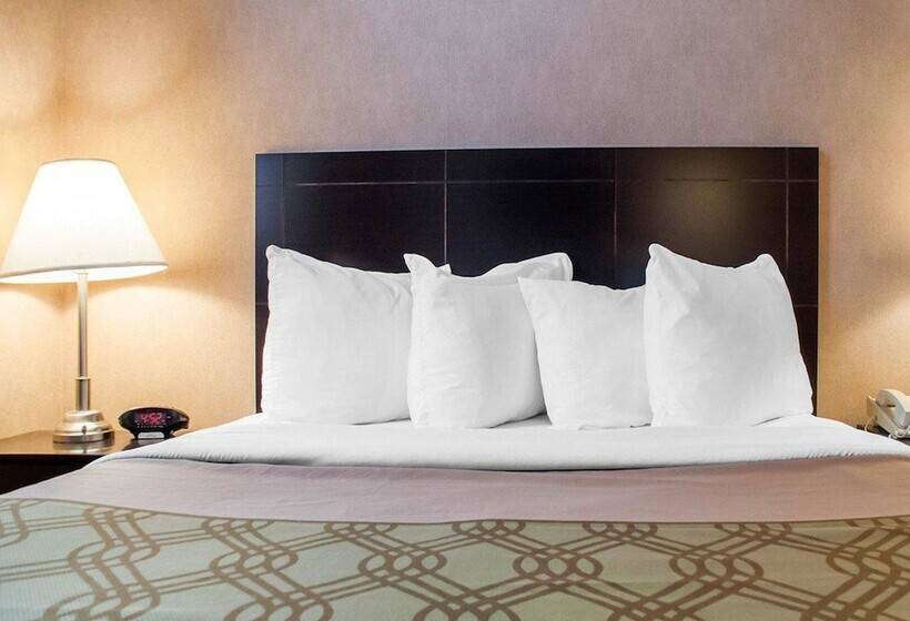 בית מלון כפרי Woodstock Inn And Suites