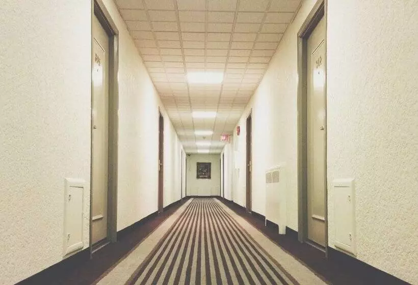 Отель Greenbrier