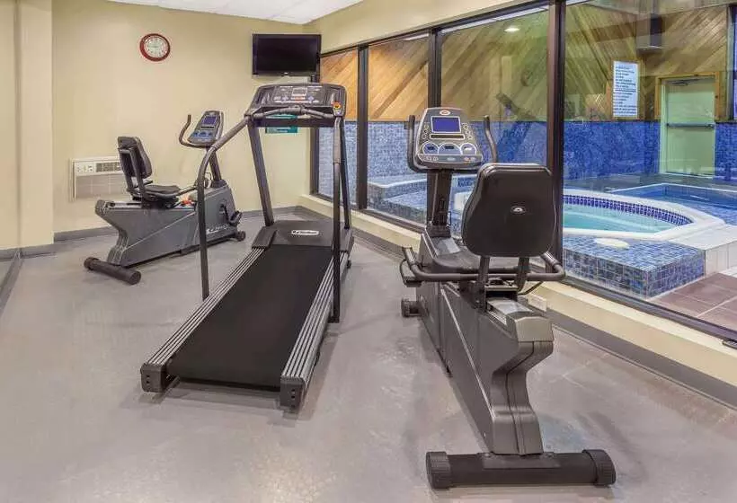 ホテル Super 8 By Wyndham Campbellton Nb