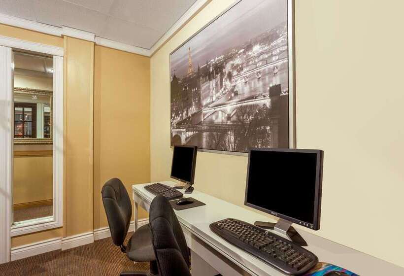 Hotell Super 8 By Wyndham Duncan