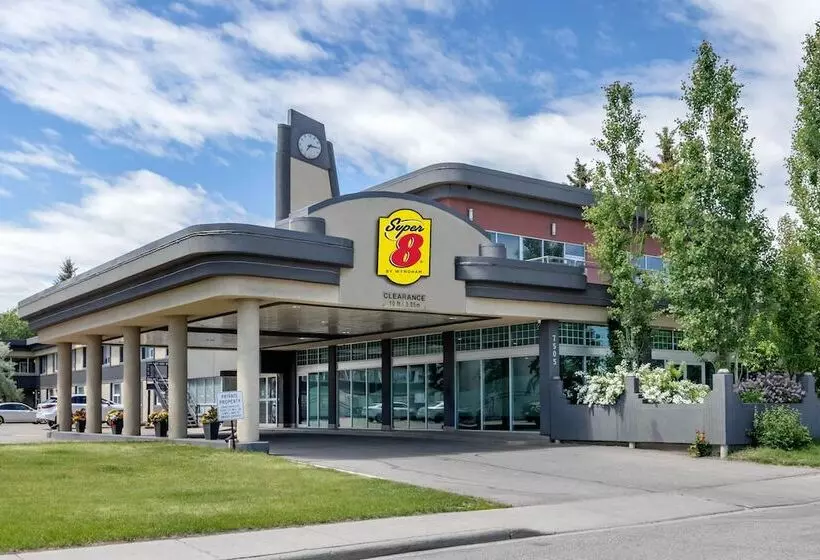 בית מלון כפרי Super 8 By Wyndham Macleod Trail Calgary