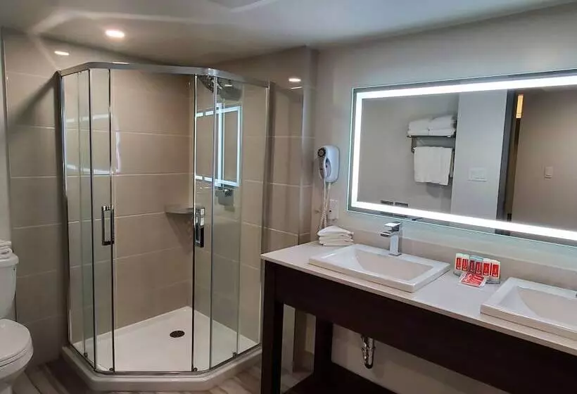 בית מלון כפרי Super 8 By Wyndham Macleod Trail Calgary