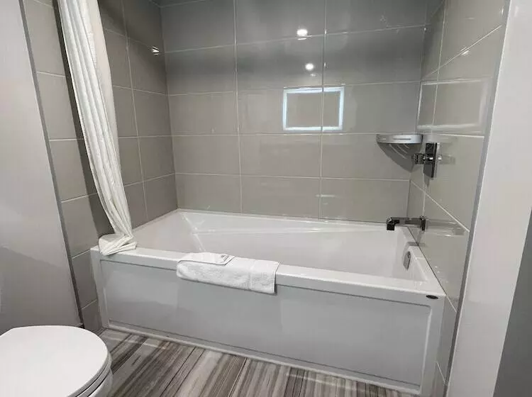 בית מלון כפרי Super 8 By Wyndham Macleod Trail Calgary