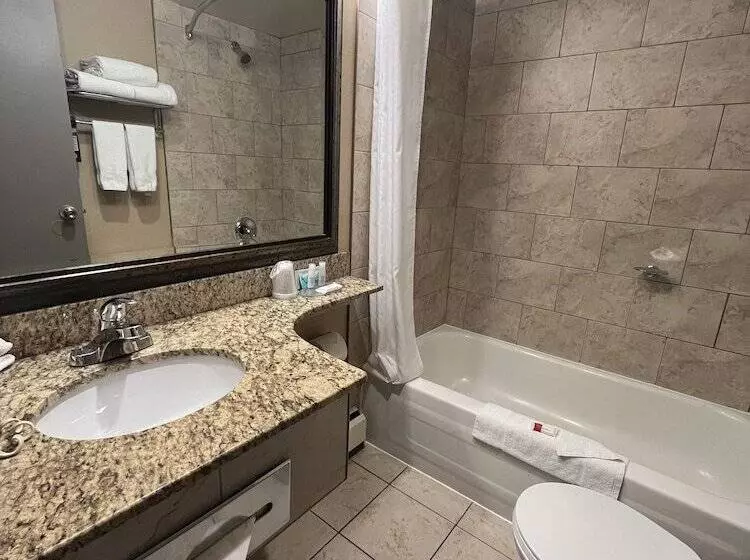 בית מלון כפרי Super 8 By Wyndham Macleod Trail Calgary