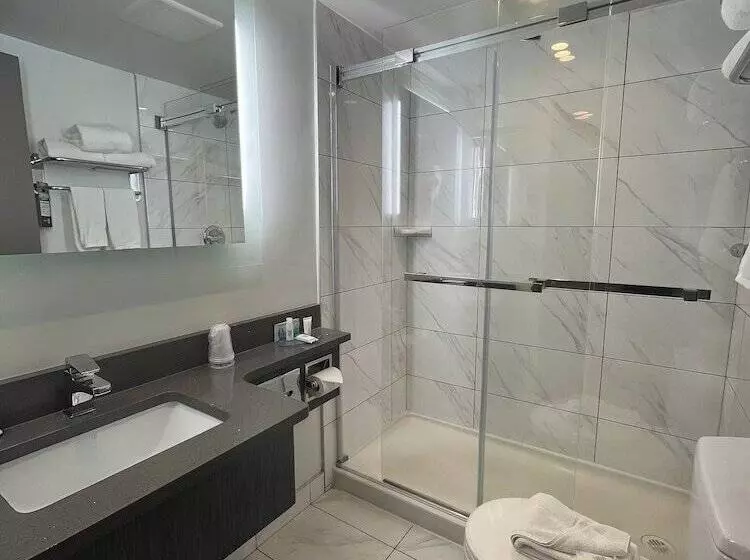 בית מלון כפרי Super 8 By Wyndham Macleod Trail Calgary