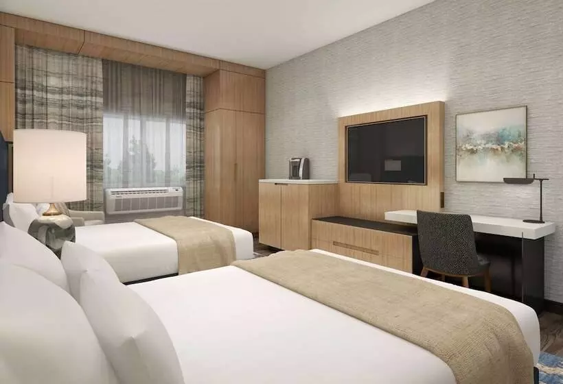 בית מלון כפרי Doubletree By Hilton Kelowna