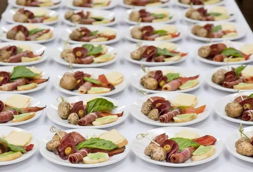 בית מלון כפרי Doubletree By Hilton Kelowna