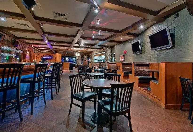 בית מלון כפרי Doubletree By Hilton Kelowna